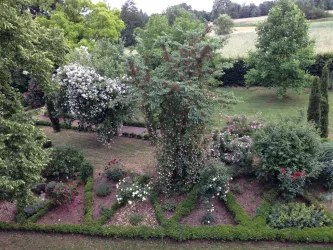 Rosengarten_am_Kaiserbach (© Ferienwohnungen Schlossmühle, Familie Heumülle)