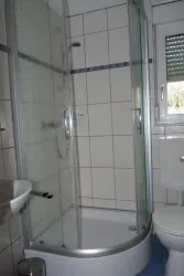 Dusche (© Doris Bernhard)