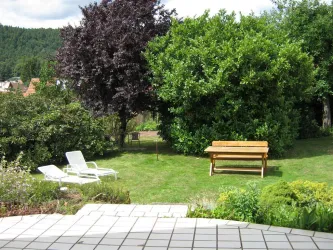 Blick in den Garten (© Bettina Schneider)