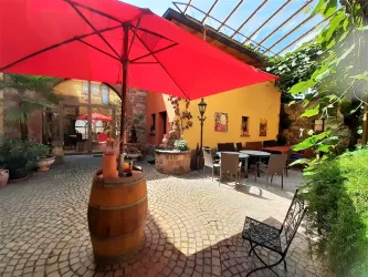 Außenbereich (© Weingut Lauth & Sohn)