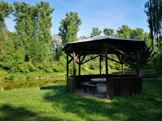 Insheim Fischweiher überdachter Picknickplatz 