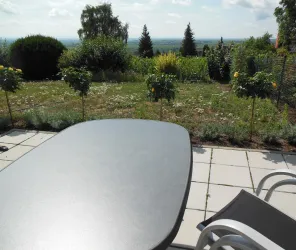 Garten mit Ausblick (© Weingut Graf)