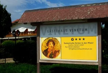 Hausansicht (© Gästehaus Vinetum)
