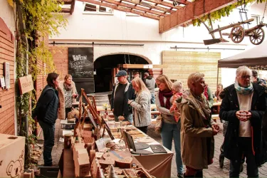 Herbstmarkt auf dem Weedenplatz 3 (© Weingut Beyer-Bähr)