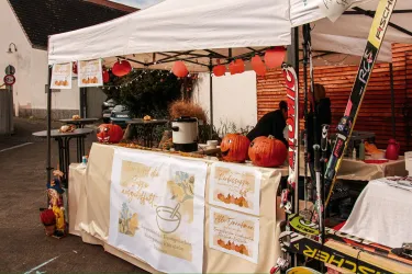 Herbstmarkt auf dem Weedenplatz (© Weingut Beyer-Bähr)
