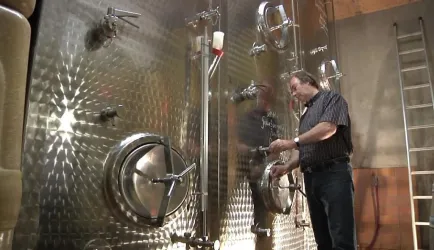 Am Tank (© Weingut Ziegler)