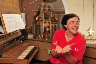 Organistin Fr. Jutta Zink (© VG Monsheim/Fotograf Carsten Costard)