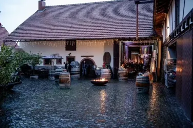 Glühweinparty Flörsheimer Hof - Blick in den Hof (© Anna Weber)