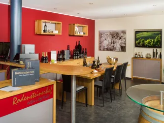 Rodensteiner Vinothek 2 (© Carsten Costard)