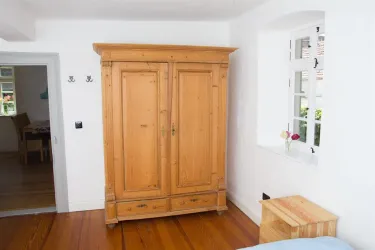 Kleiderschrank Ap. 3 (© Gästezimmer Mittelgasse)