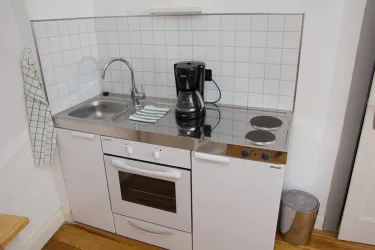 Küchenzeile Ap. 1 (© Gästezimmer Mittelgasse)