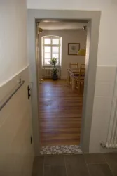 Blick Bad Richtg. Wohn-/Schlafbereich Ap. 1 (© Gästezimmer Mittelgasse)
