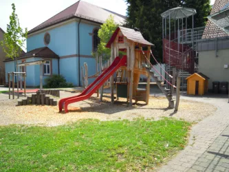 Rutschbahn auf Spielplatz in Erlenbach bei Kandel