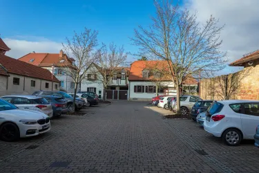 Parkplatz Blick Richtung Burgstraße