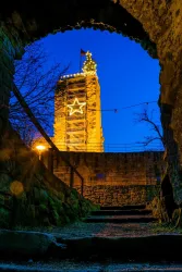 Burgturm Morgendämmerung (© TI Wachenheim)