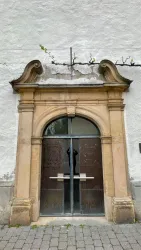Lutherische Kirche Eingang (© Bernard)