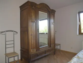Antiker Kleiderschrank2