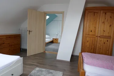 2. Etage Familienzimmer-Durchgangszimmer
