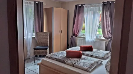 Schlafzimmer 1