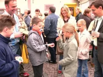 Kinder beim Gecksen (© GV Liedertafel 1846 e.V.)