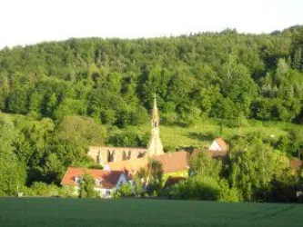 Klosterruine und Hotel