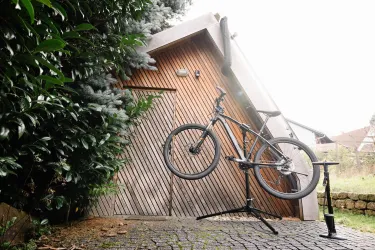 Fahrradschuppen mit Montageständer