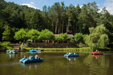 Paddelweiher mit Hütte