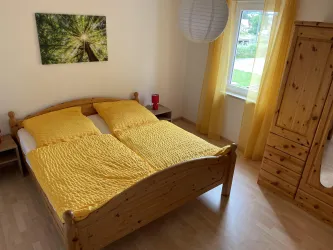 Schlafzimmer 1 (große Wohnung) (© René Schaal)