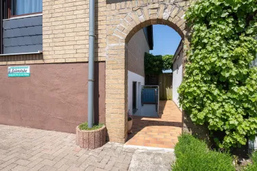 ELW-Seiteneingang mit kleiner Treppe (© Familie Stier)