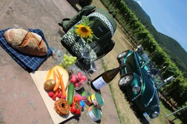 Picknick mit Wein (© Carolin Wolf)