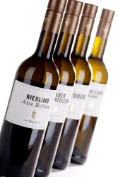 Weigut Wolf Weinflaschen (© Weingut Wolf)