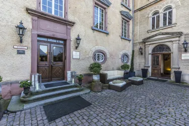 Eingang Schloss Edesheim (© Verein SÜW Edenkoben, T. Kujat)
