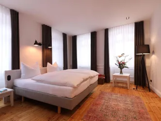 Schlafzimmer und Bett