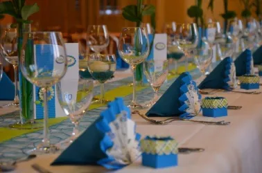 Gedeckter Tisch im Festsaal (© Gasthaus zum Karpfen, Günther Gehrlein)