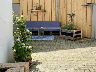 Innenhof mit Lounge