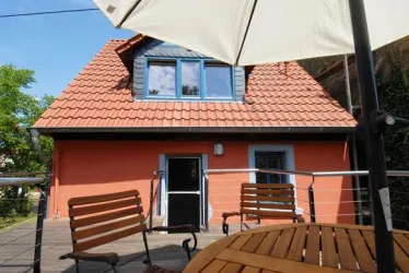 Terasse mit Blick zum Haus