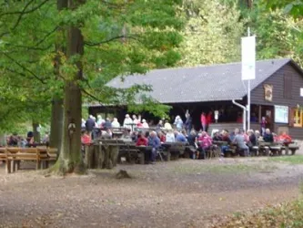 Pfälzerwaldvereinhütte am Ungeheuersee (© Pfälzerwaldvereinhütte am Ungeheuersee)