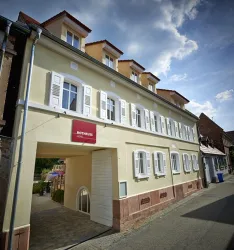 Einfahrt-Straßenansicht (© Hotel Rothfuss)