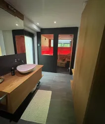 Badezimmer mit Sauna (© Michael Erb)