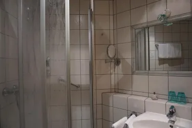 Dusche-Zimmer4B (© by LHC)
