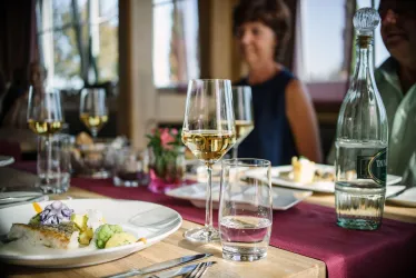 Essen im Restaurant (© Tourist-Info St. Martin)