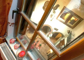 Blick aus dem Badezimmer in Zimmer 6