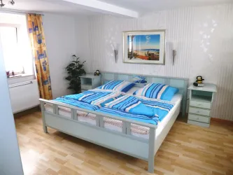 Schlafzimmer 1