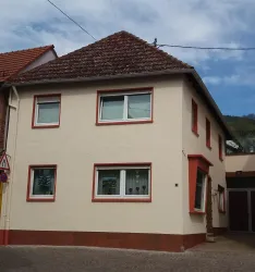 Straßenansicht Wohnhaus (© Karl-Dieter Knecht)
