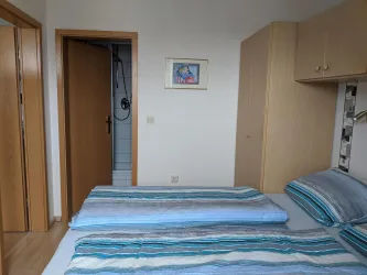 Blick zum Badezimmer