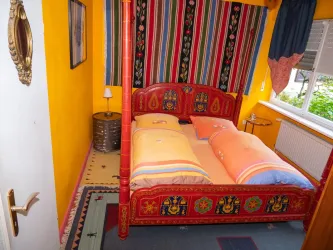 Schlafzimmer_Gelb (© Gästehaus im Wolsel)