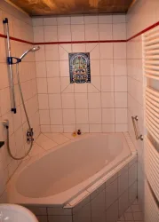 Badewanne_Gelb (© Gästehaus im Wolsel)