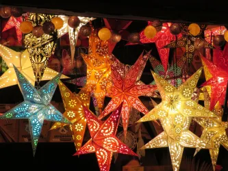 Sterne auf dem Weihnachtsmarkt