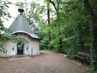 Hayna-Picknickplatz an der Waldkapelle Dud