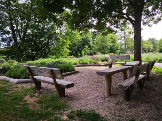 Biodiversitätsplatz Herxheim Picknickbänke anne